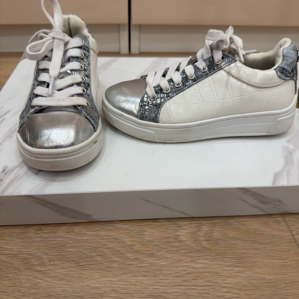 Chic Silver and White Madden Girl Sneakers